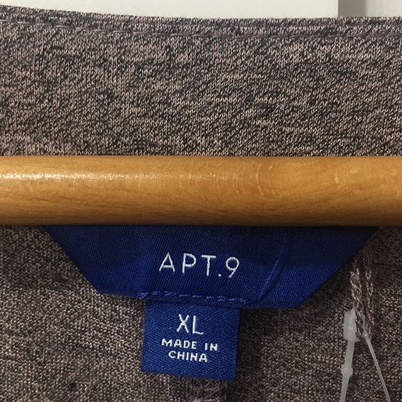 Apt. 9 Banded bottom roll-tab top - Picture 4 of 4